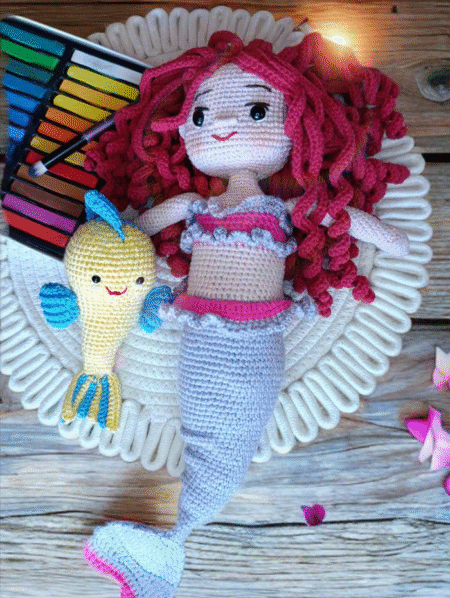 Sirenă croșetată manual cu peștișor