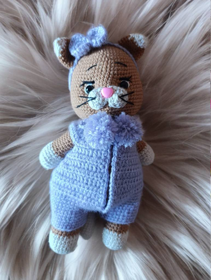 Pisicuță amigurumi croșetată manual, 25 cm